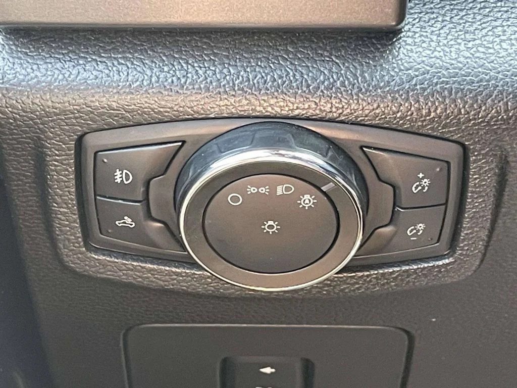 Used 2016 Black Ford XLT image 27
