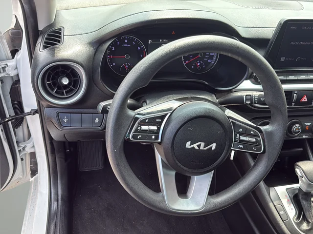 Used 2023 White Kia LXS image 23
