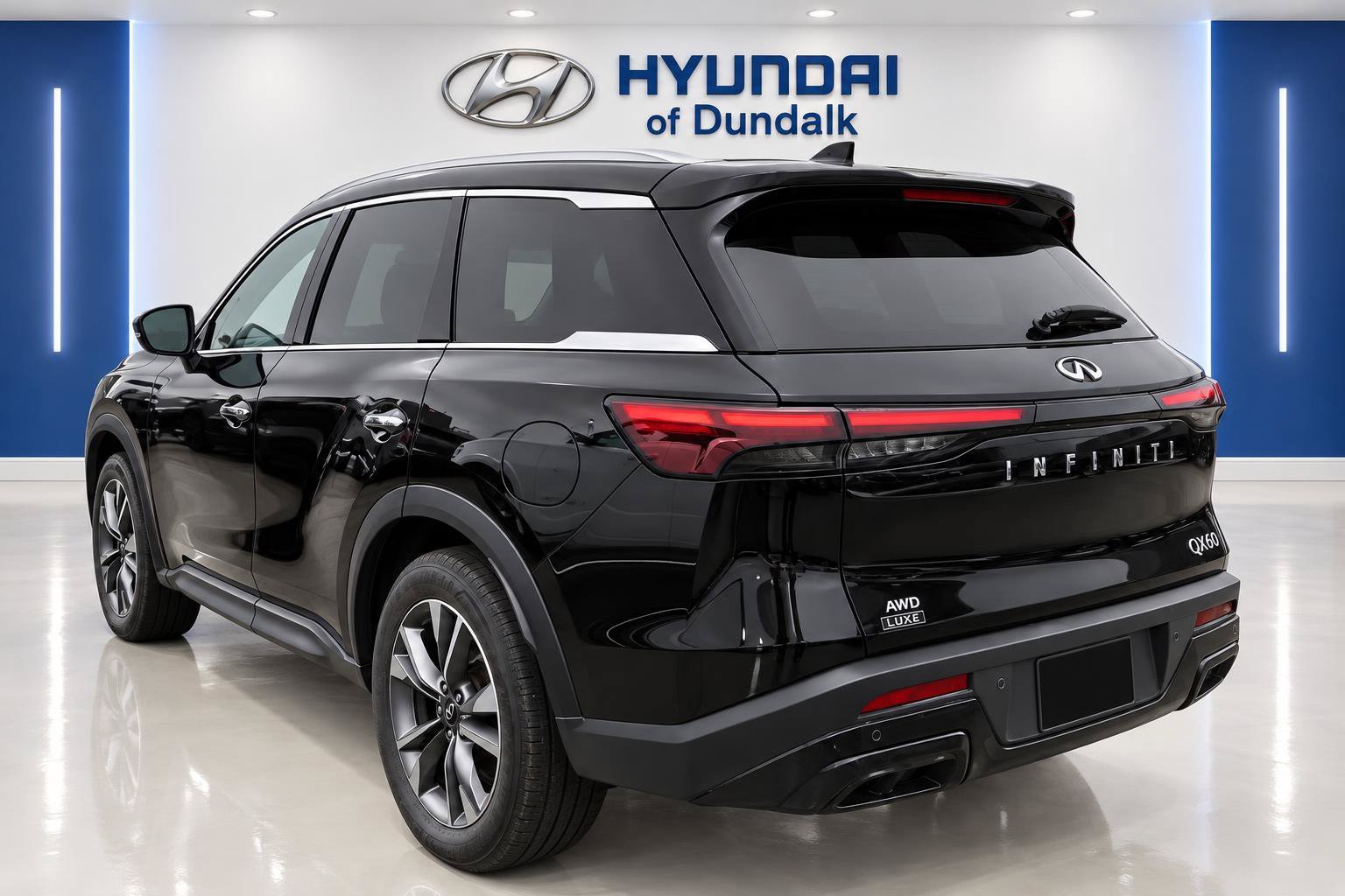 Used 2024 Black INFINITI LUXE image 2