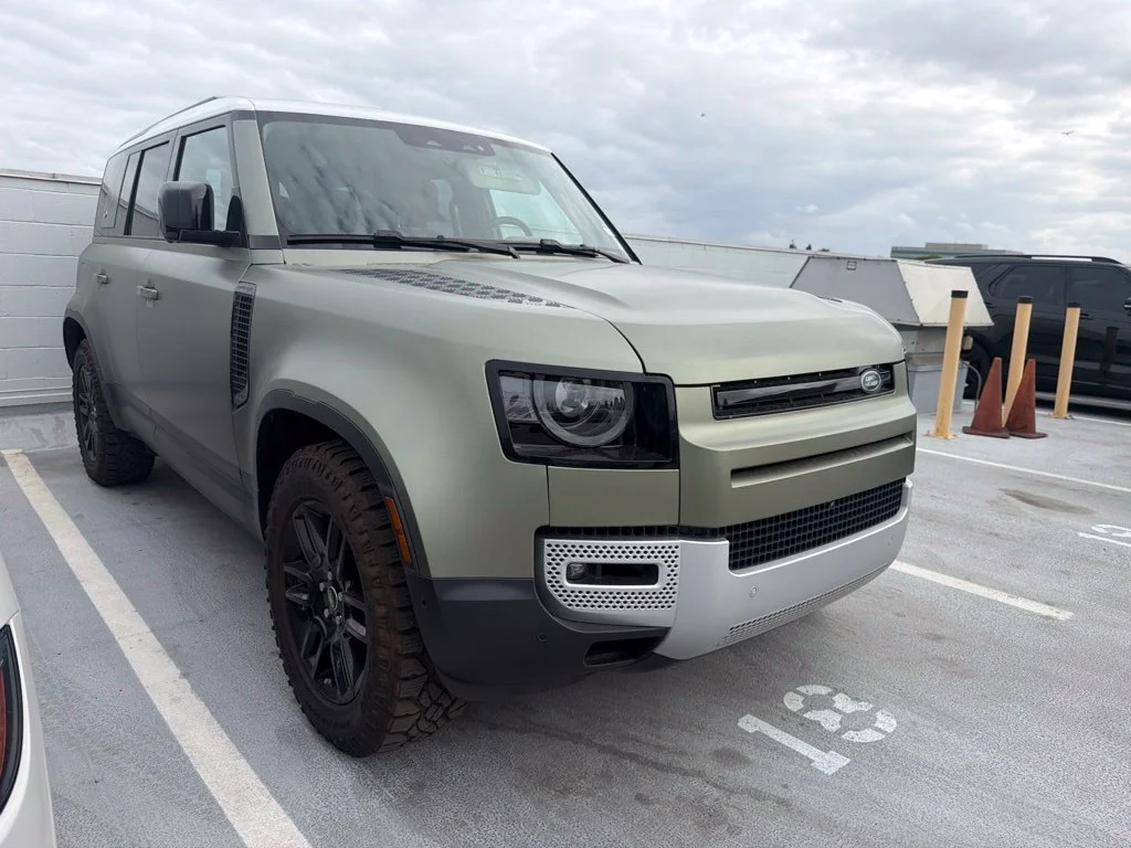 Used 2024 Green Land Rover S image 2