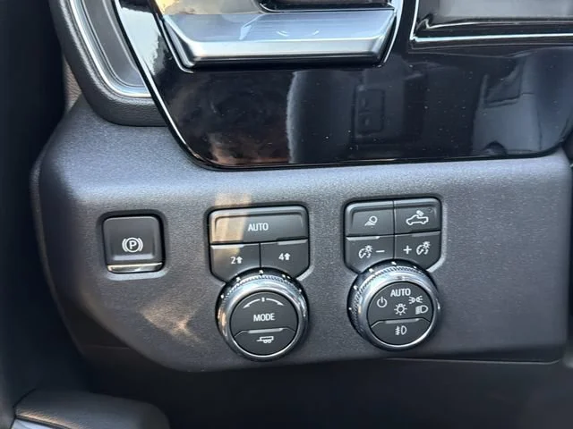 New 2026 Glacier White Tricoat GMC SLT image 30