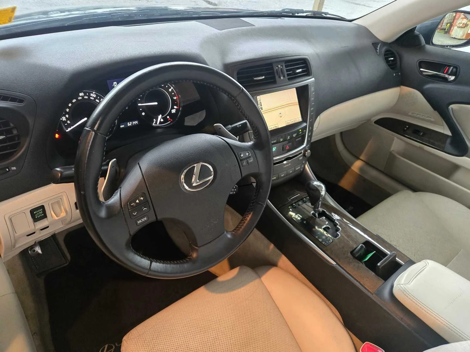 Used 2010  Lexus  image 11