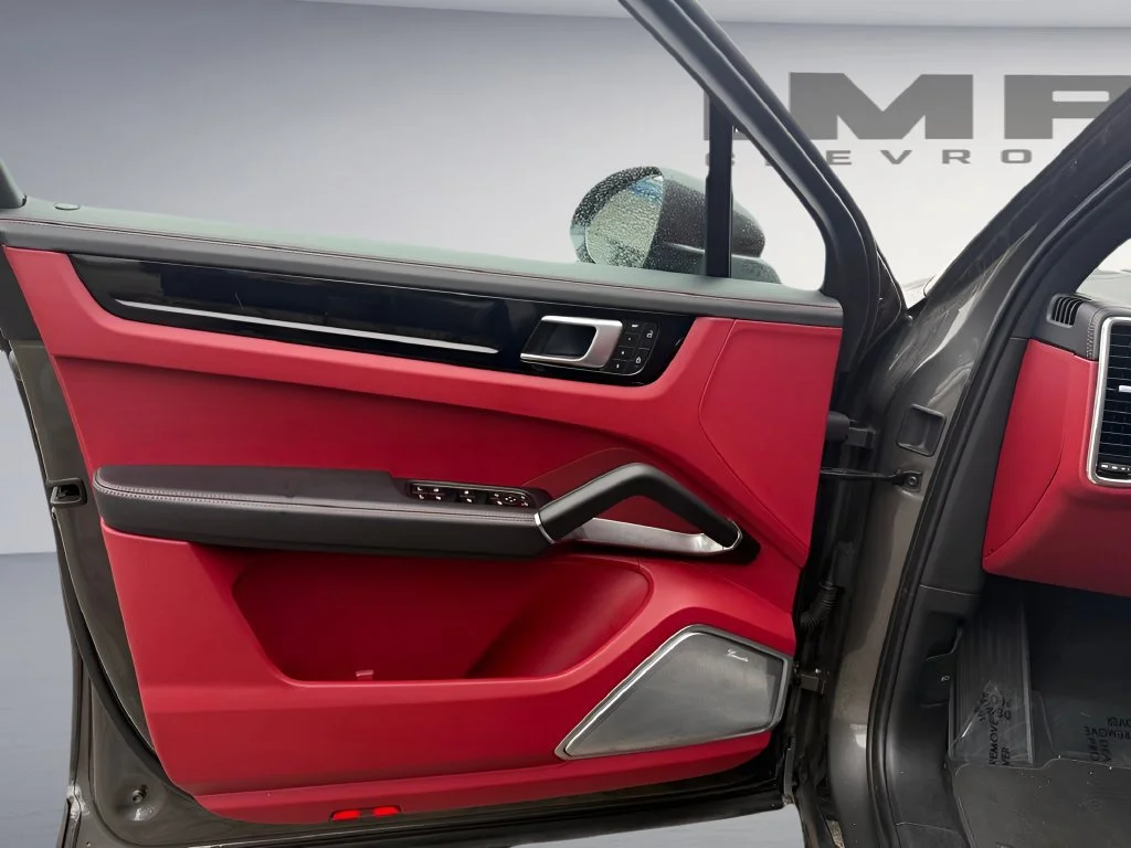 Used 2022  Porsche Turbo image 14