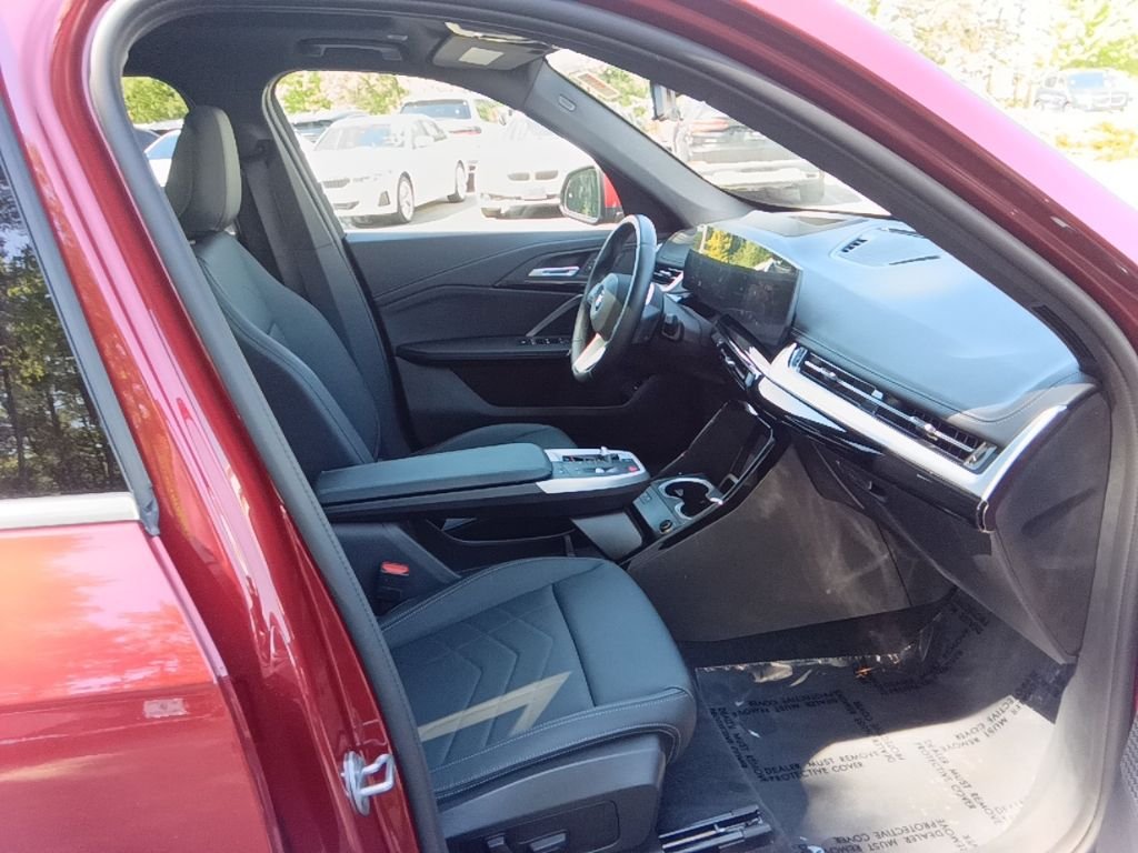 Certified Used 2026 Vegas Red Metallic BMW xDrive28i image 21