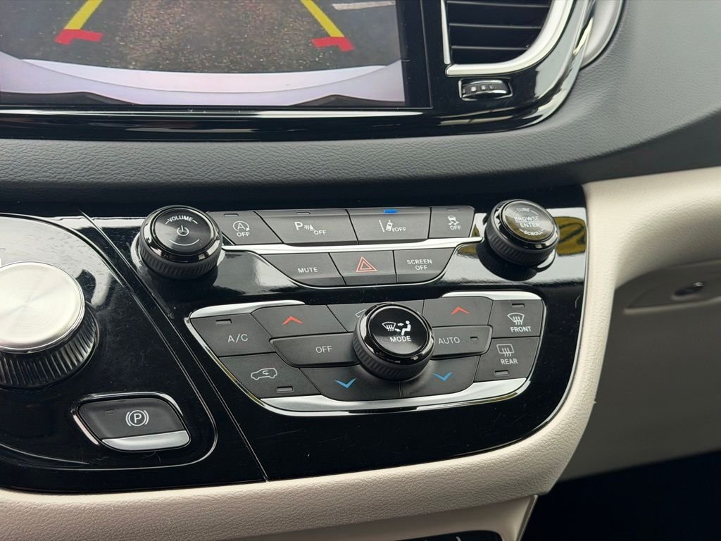 Used 2023 White Chrysler Touring L image 36