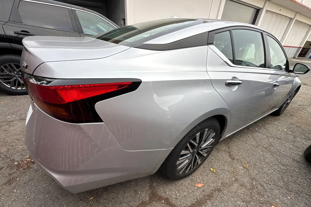 Used 2024 Silver Nissan 2.5 SV image 5