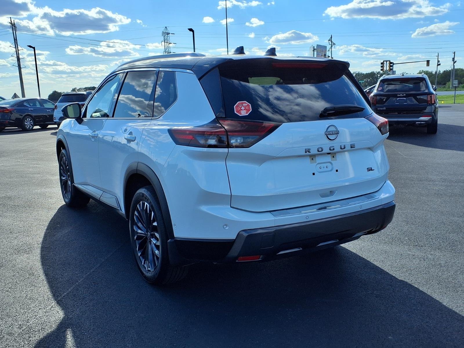 2025 Nissan Rogue SL - Photo 15