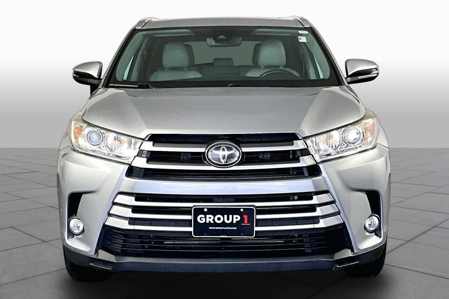 Used 2019 Celestial Silver Metallic Toyota XLE image 4