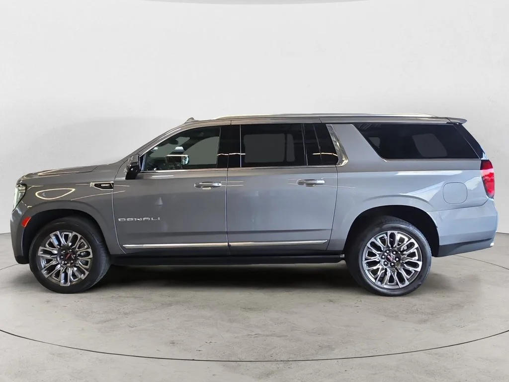Used 2022 Gray GMC Denali image 8