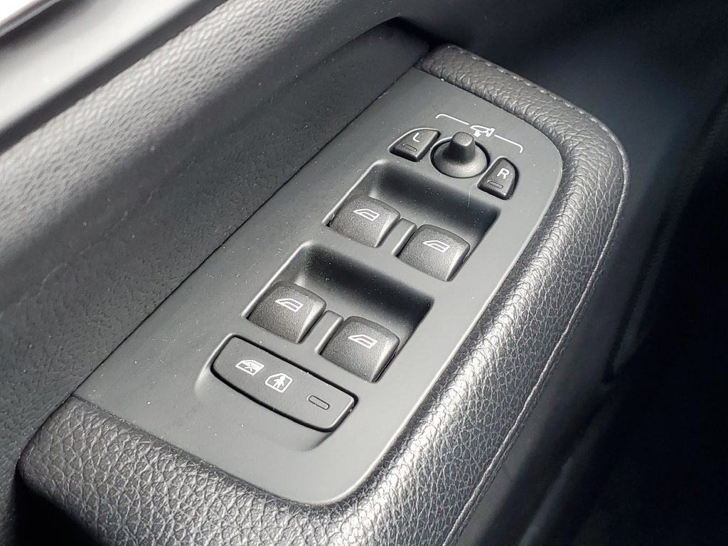 Used 2020  Volvo T5 image 19