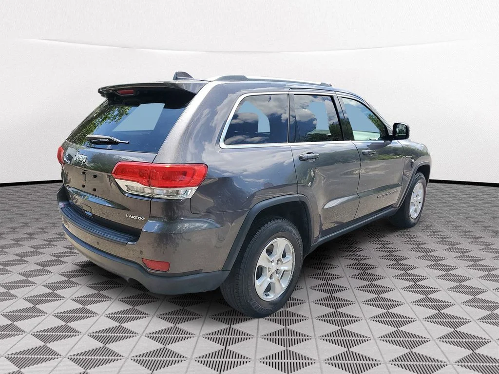 Used 2017 Gray Jeep Laredo image 6