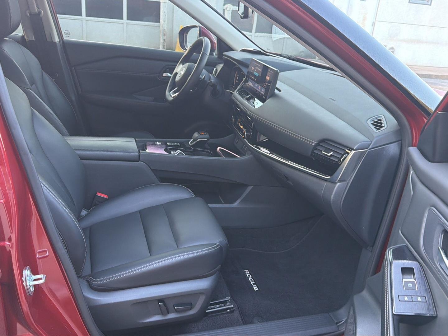 Used 2024 Scarlet Ember Tintcoat Nissan SL image 13