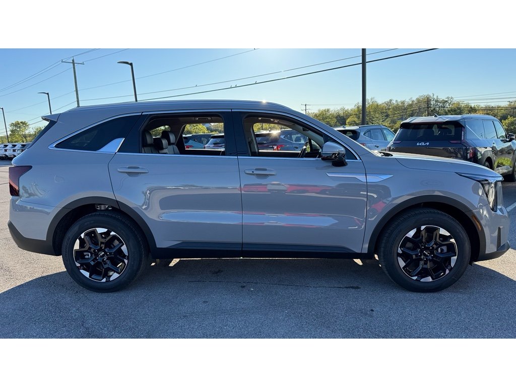 New 2026 Wolf Gray Kia S image 3