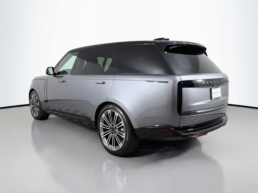 New 2026 Eiger Grey Land Rover SE image 7