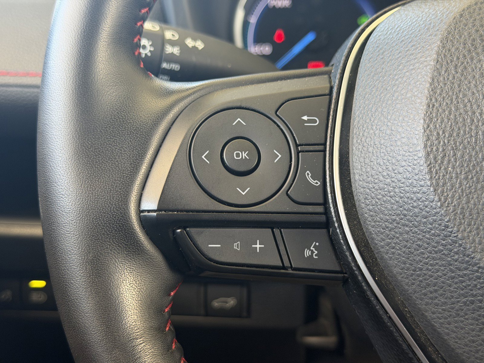 Used 2025 Silver Sky Metallic Toyota SE image 17