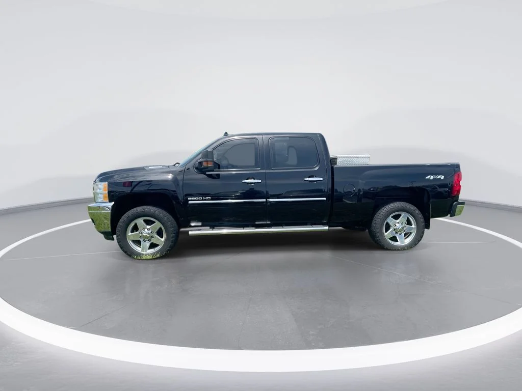 Used 2014 Black Chevrolet LT image 5