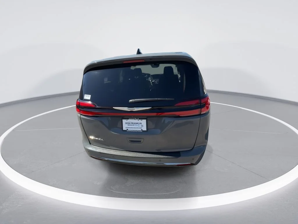 Used 2023 White Chrysler Touring L image 7