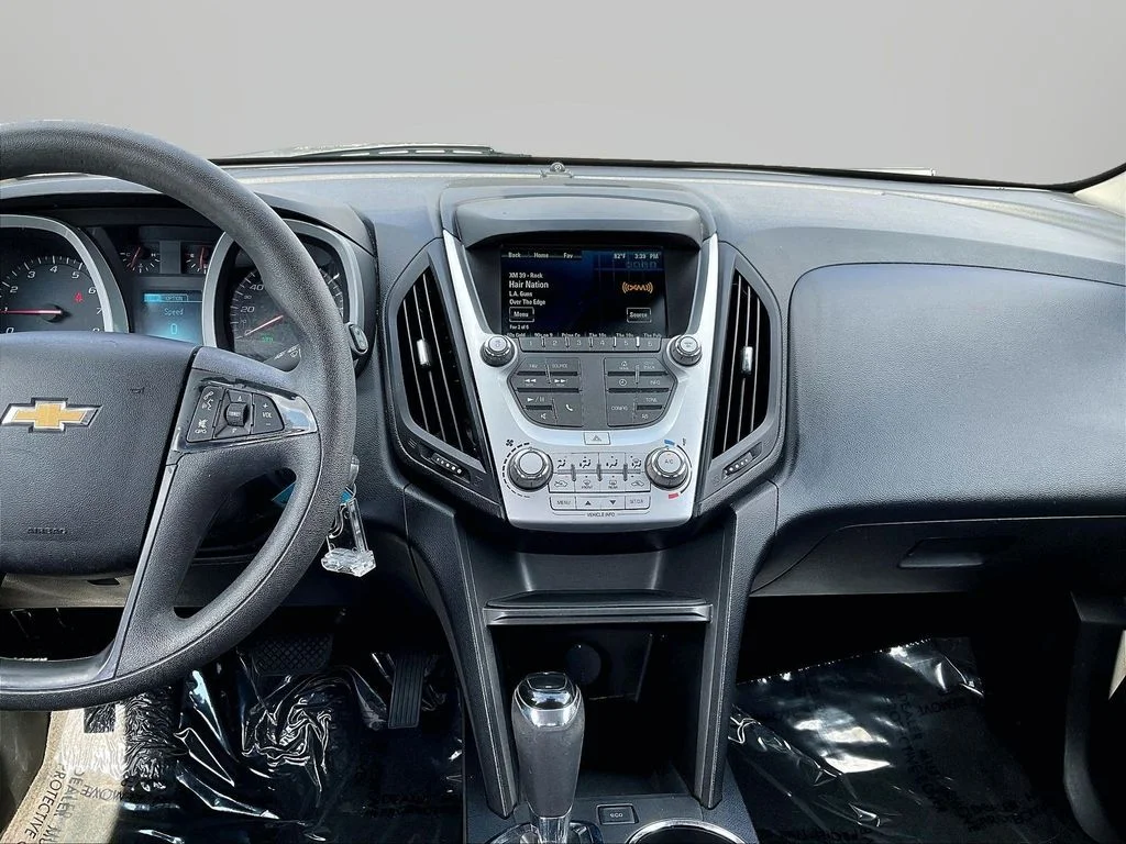 Used 2016 Silver Ice Metallic Chevrolet LS image 9
