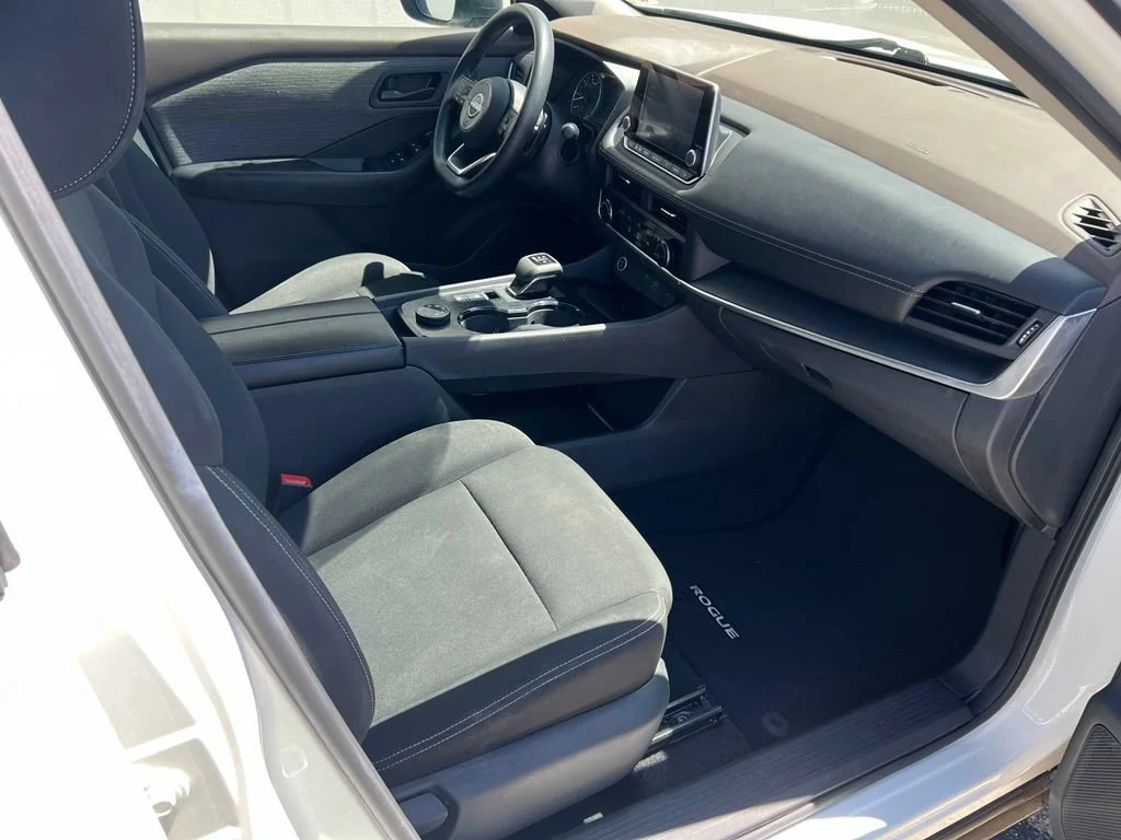 Used 2023 White Nissan S image 28