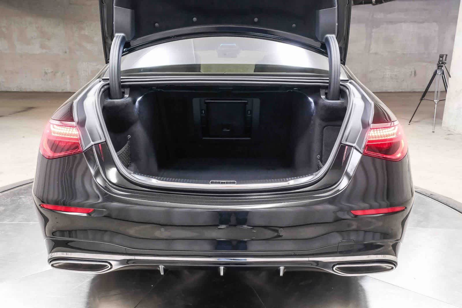 New 2026 Obsidian Black Metallic Mercedes-Benz S 580 image 73
