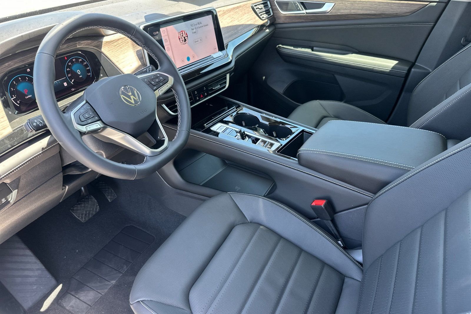 New 2026 Pure Gray Volkswagen 2.0T SEL image 10