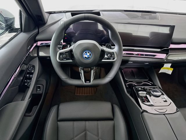 New 2027 Carbon Black Metallic BMW 550e xDrive image 24