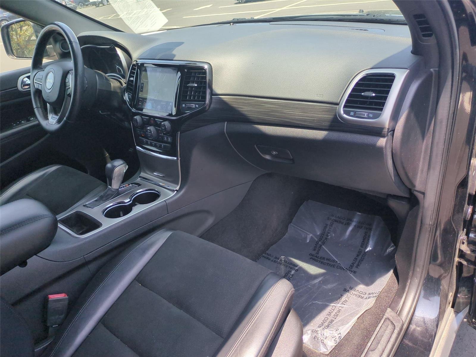 Used 2022 Diamond Black Crystal Pearlcoat Jeep Laredo X image 39