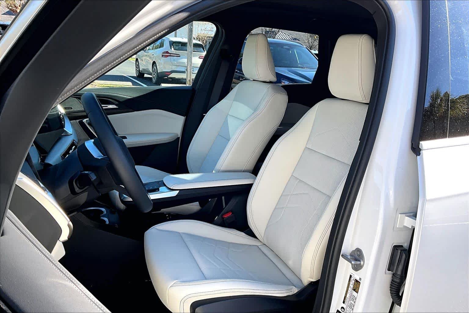 Used 2026 Mineral White Metallic BMW xDrive28i image 9