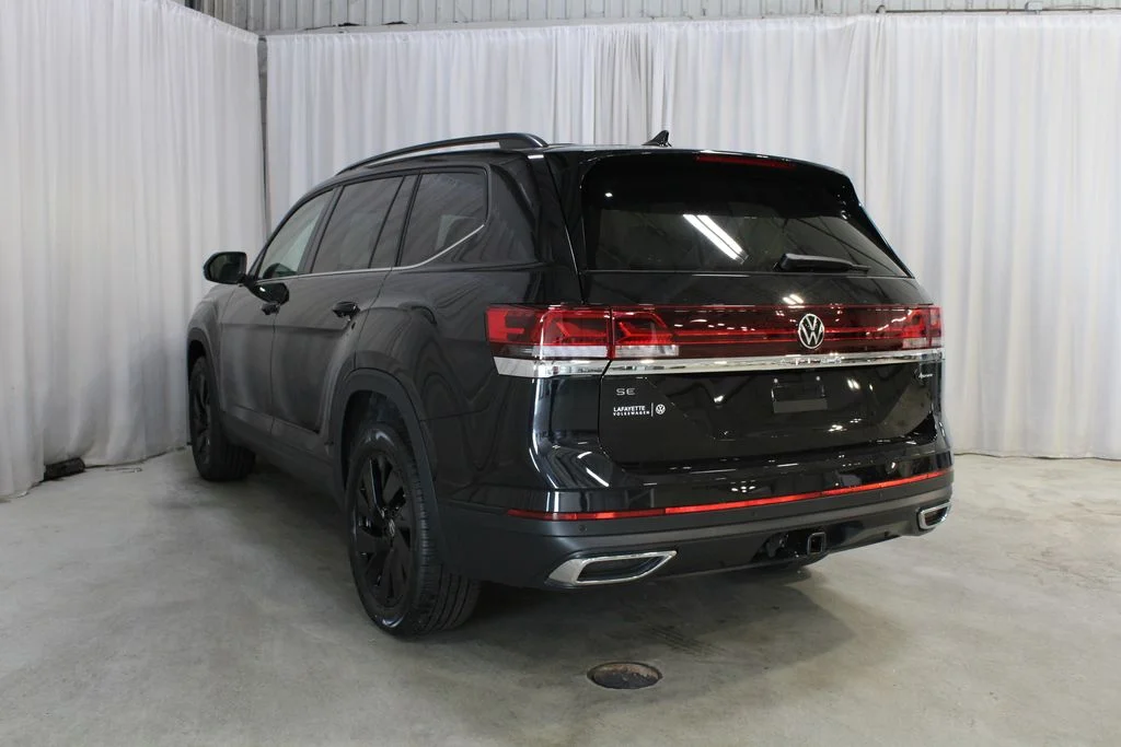 New 2026 Black Volkswagen 2.0T SE w/Technology image 24