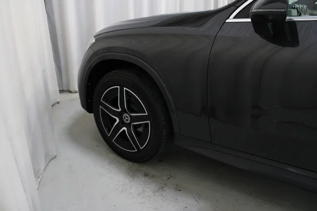 Used 2023  Mercedes-Benz GLC 300 image 34