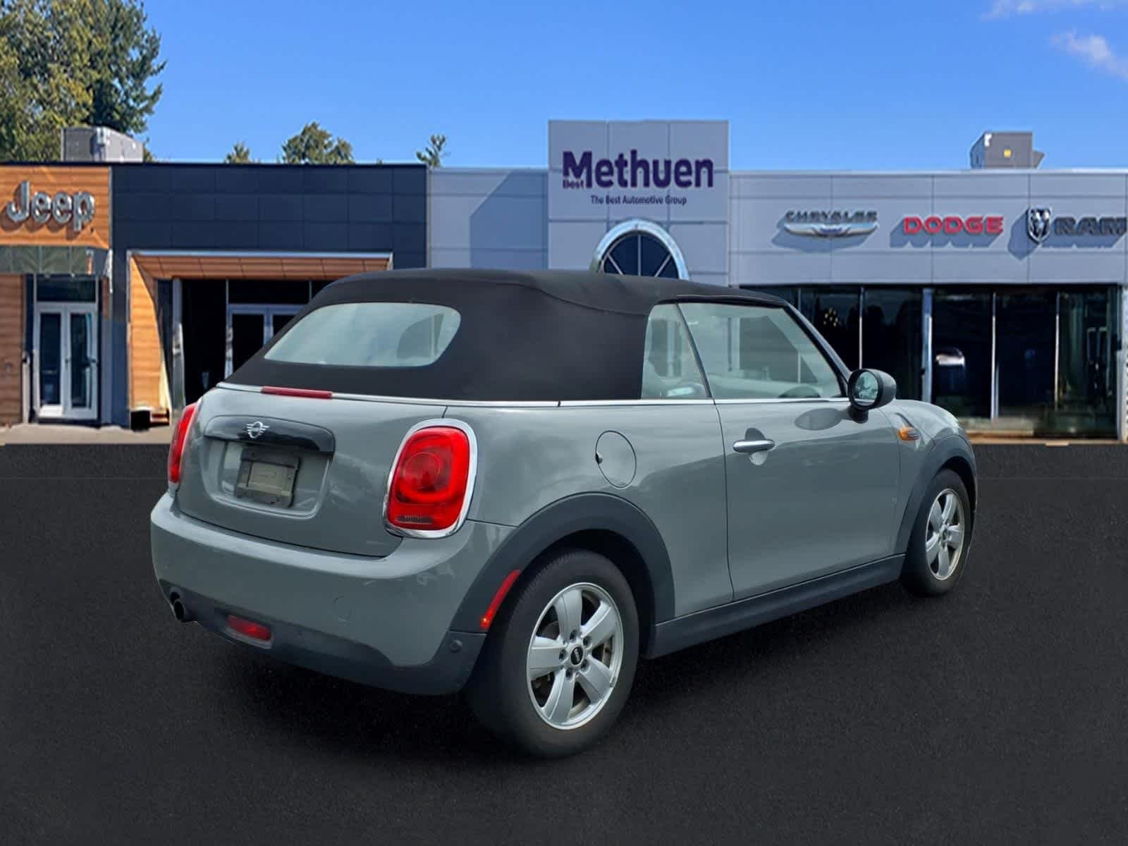 Used 2019 Moonwalk Grey Metallic MINI Cooper image 5