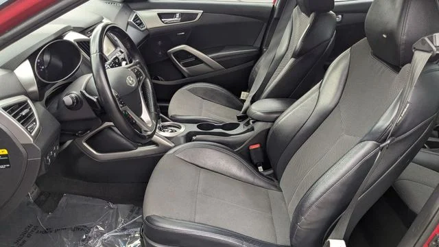 2015 Hyundai Veloster Base - Photo 11