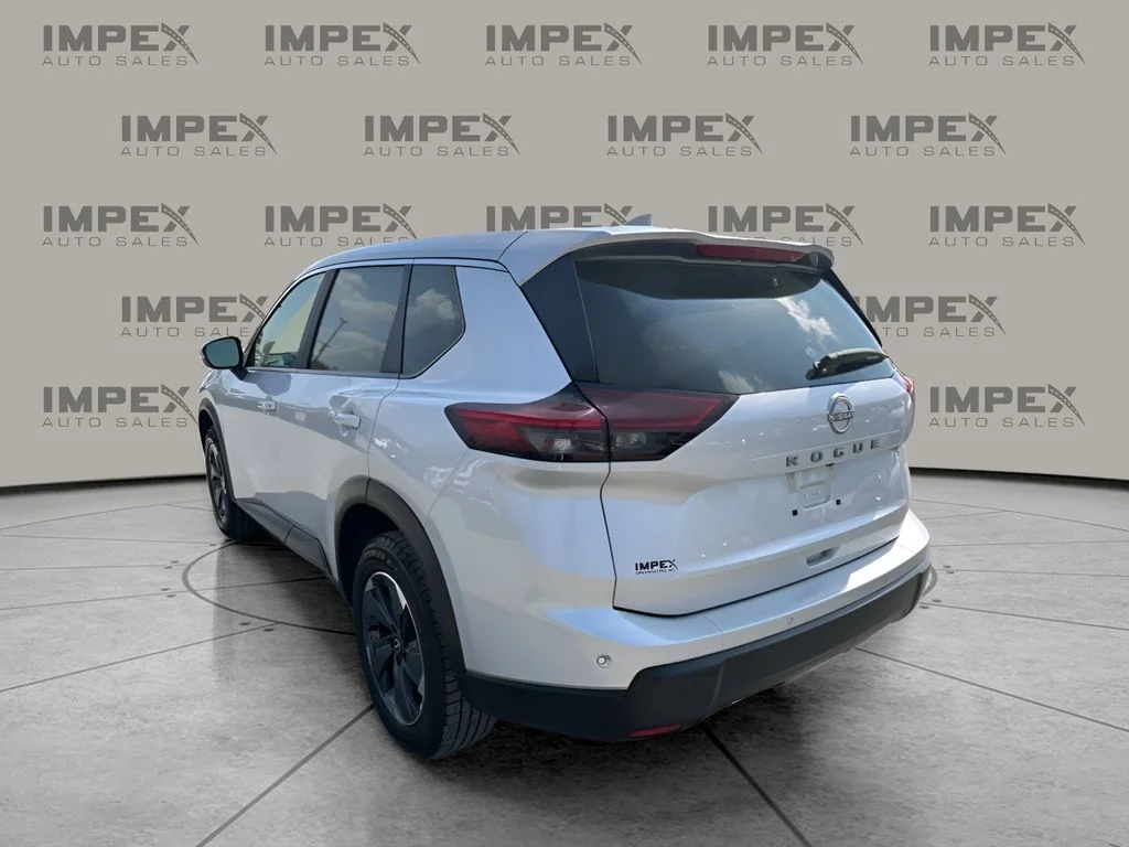 Used 2025 Silver Nissan SV image 3