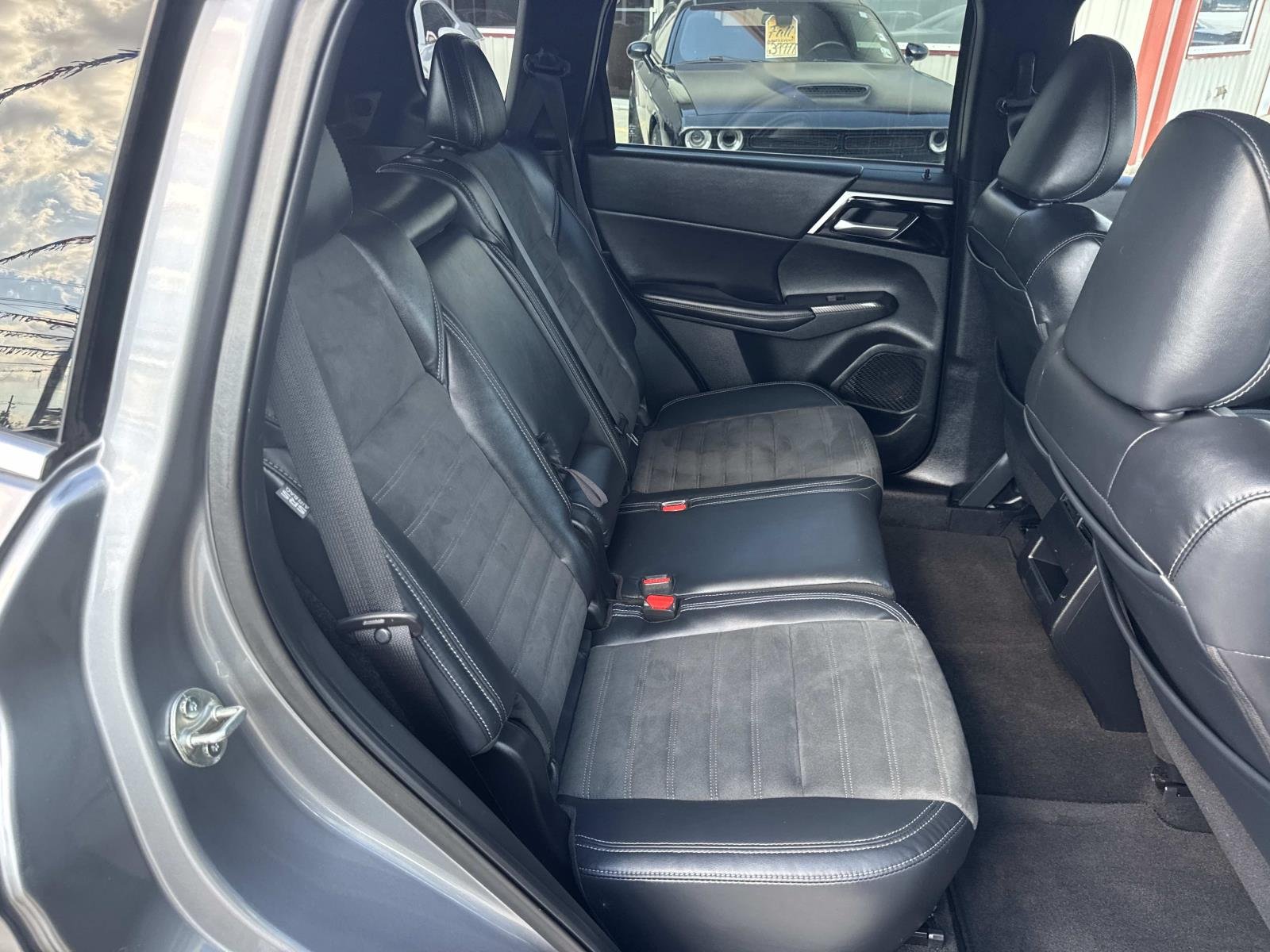 Used 2022 Alloy Silver Metallic Mitsubishi SE Launch Edition image 9