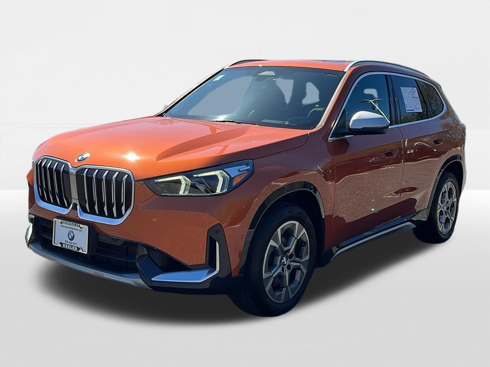 Used 2023 Utah Orange Metallic BMW xDrive28i image 3