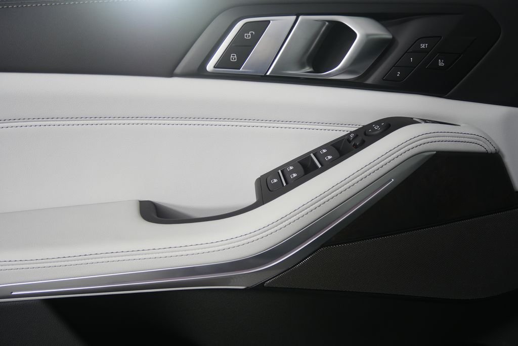 New 2026 Brooklyn Grey Metallic BMW xDrive50e image 8