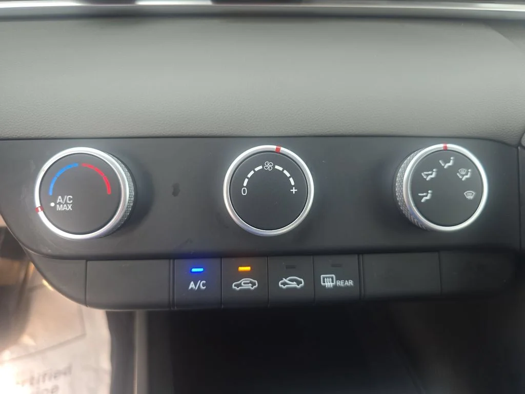 Used 2022 Phantom Black Hyundai SE image 35