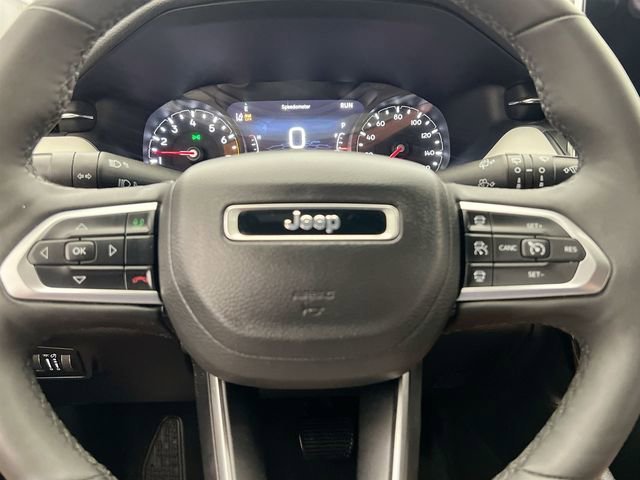 Certified Used 2025 White Jeep Limited 4x4 image 29