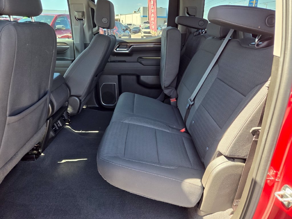 Used 2023 RADIANT RED TINTCOAT Chevrolet LT image 7