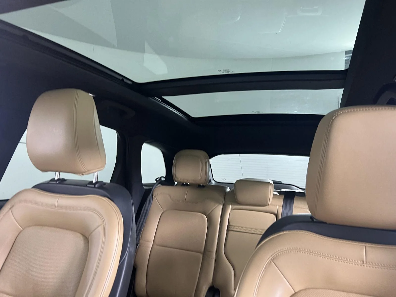Used 2021 Pristine White Lincoln Reserve image 7