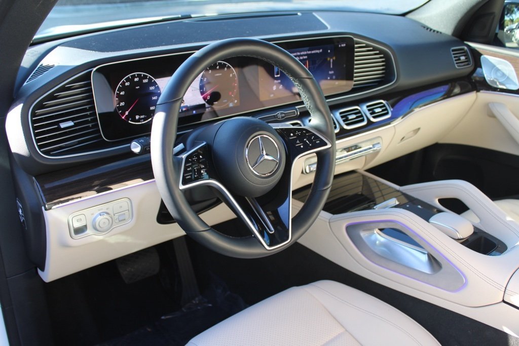2025 Mercedes Benz GLE 450 4MATIC photo 4