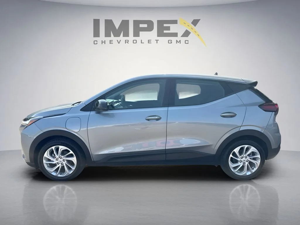 Used 2027 Gray Chevrolet LT image 2