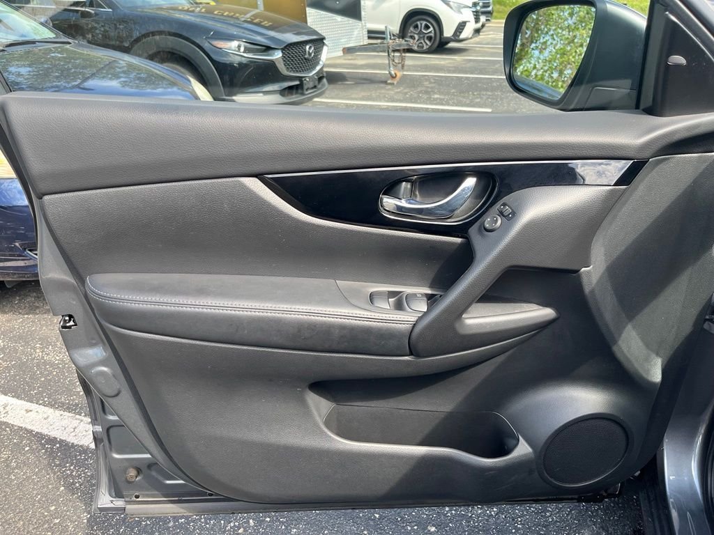 Used 2019 Gray Nissan SV image 9