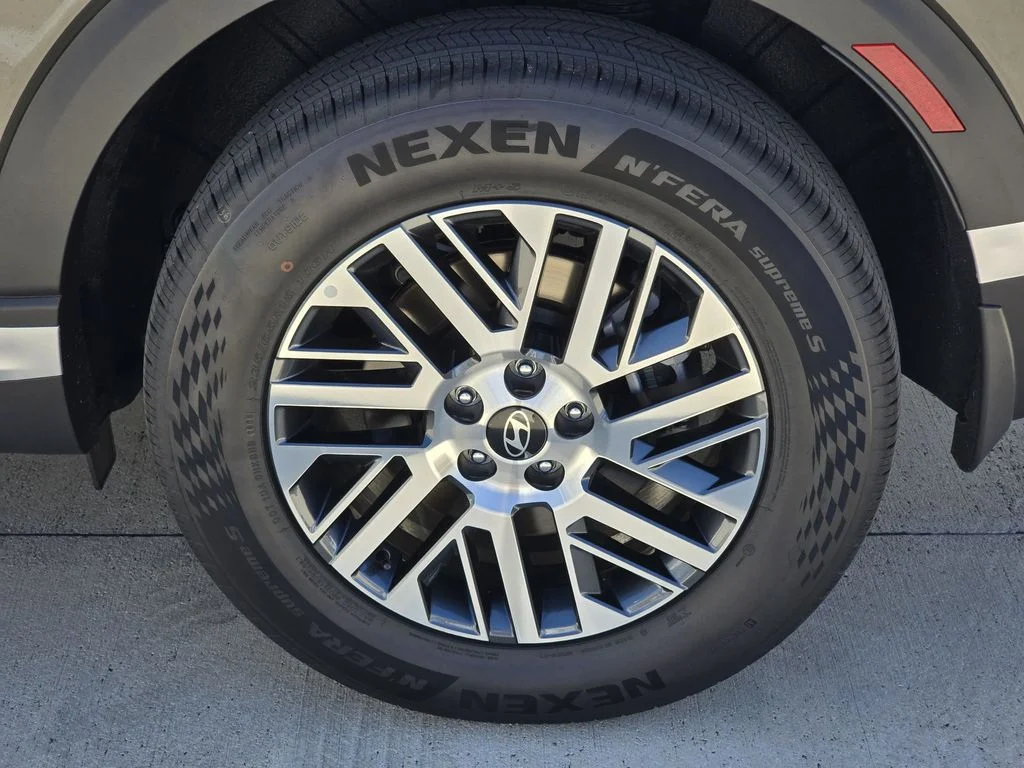 New 2026 Green Hyundai SEL Premium image 5