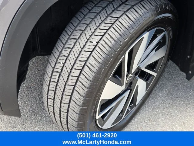 Used 2024 Gray Volkswagen 2.0T SE w/Technology image 20