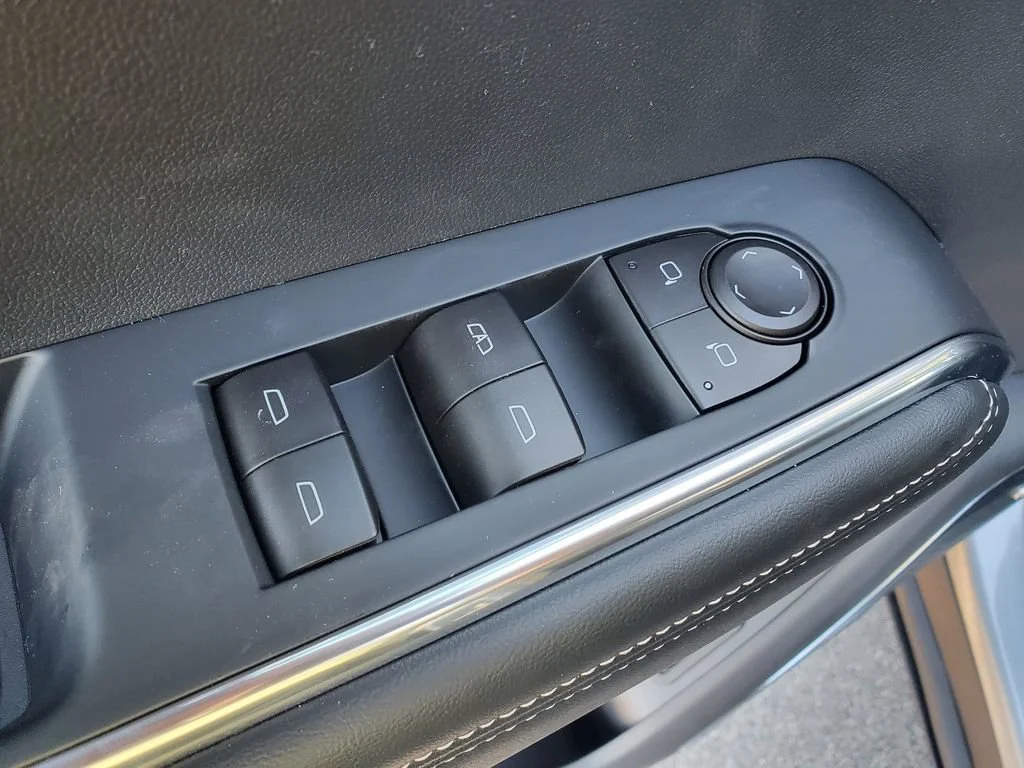 2026 GMC Acadia Elevation - Photo 9