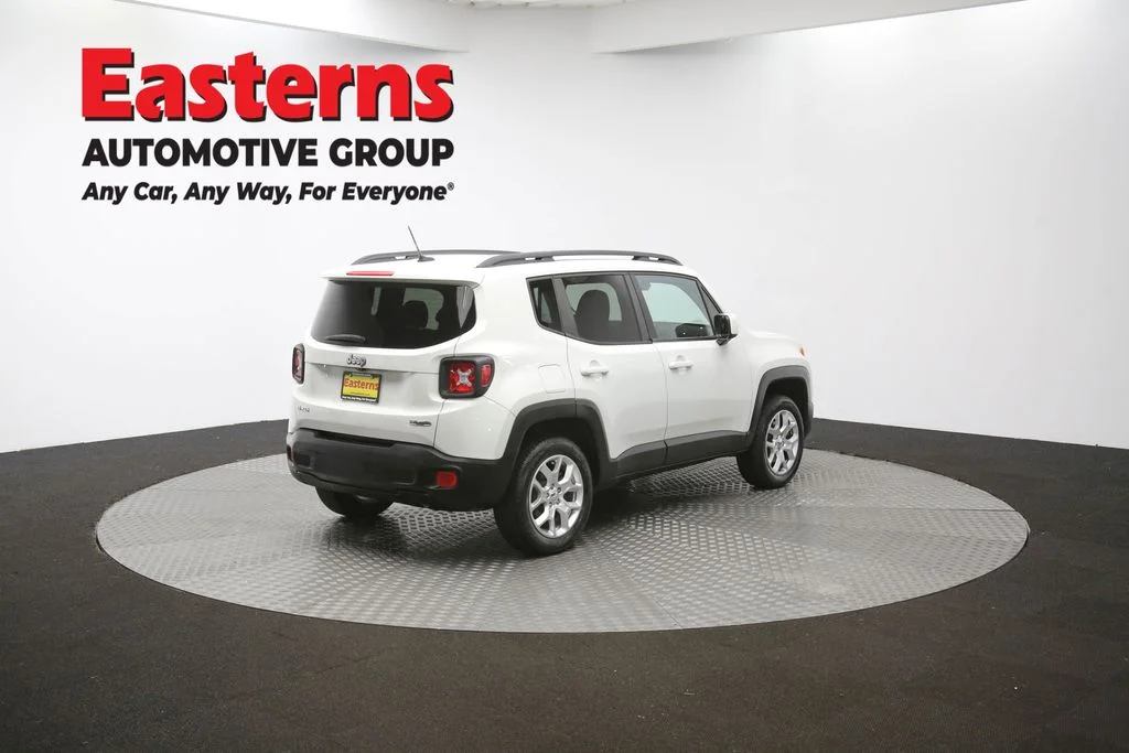 Used 2017 White Jeep Latitude image 39
