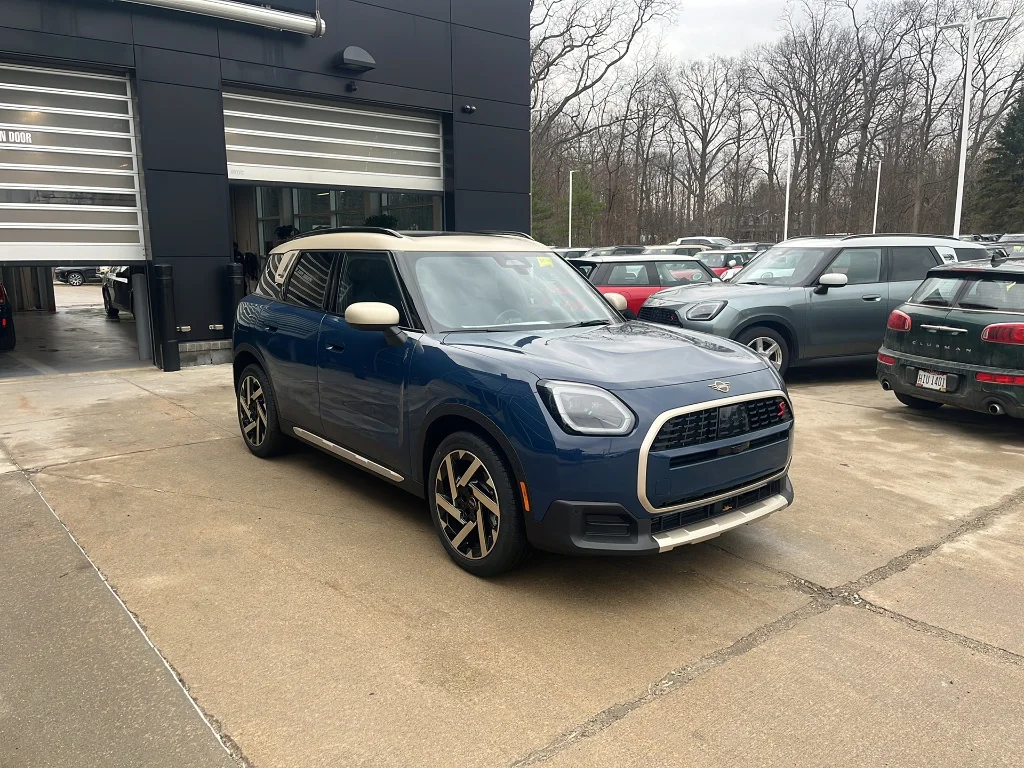 New 2026 Indigo Sunset Blue Metallic MINI Iconic image 2