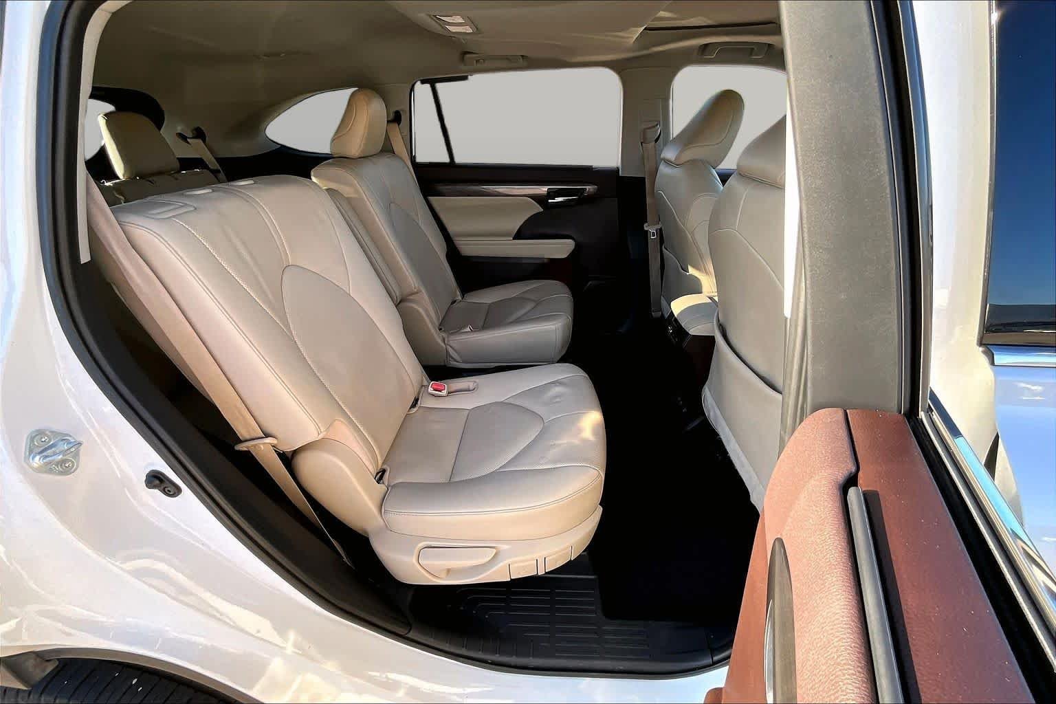 Used 2021 Blizzard Pearl Toyota Limited image 18
