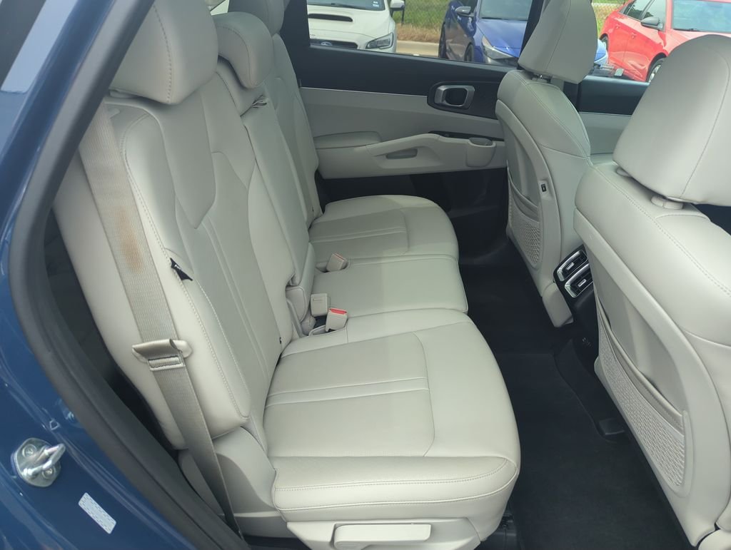 Used 2025 Black Kia S image 33